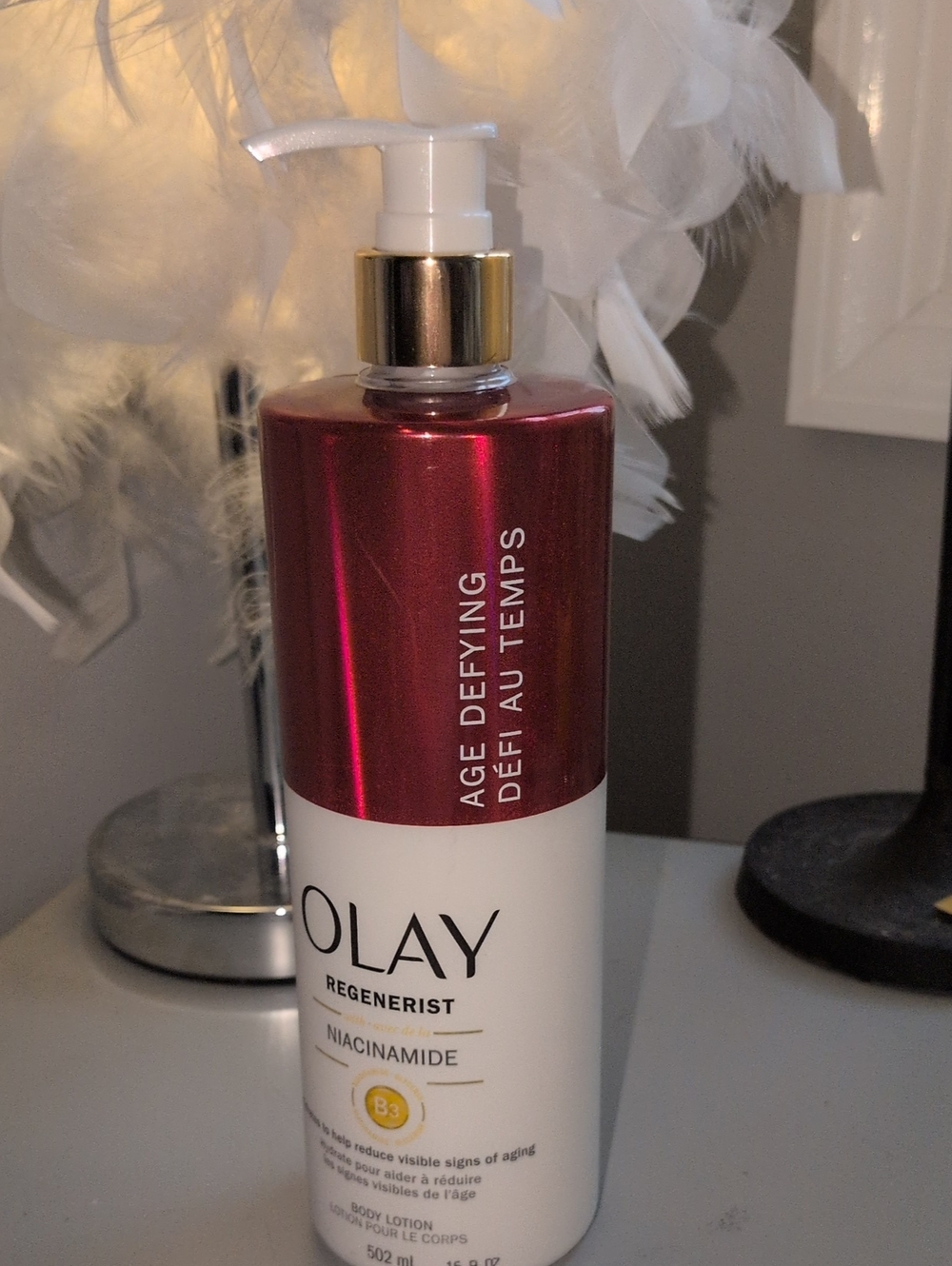 Olay Regenerist Niacinamide Age-Defying Body Lotion – Red/White